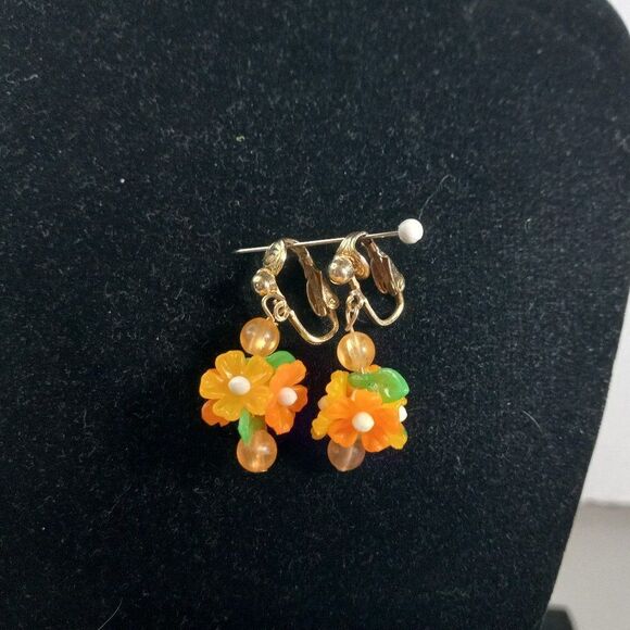 Vintage Hong Kong Clip Floral Earrings - Picture 2 of 6